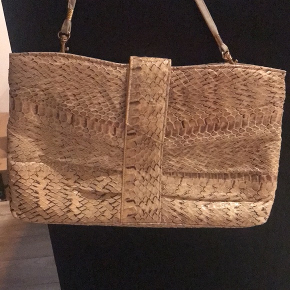 Summer blow out $15!! Italian, Genuine snakeskin or leather ladies purse. - Picture 5 of 16